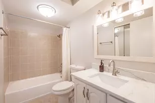 450 Raintree Ct, Glen Ellyn, IL 60137 - Photo 10