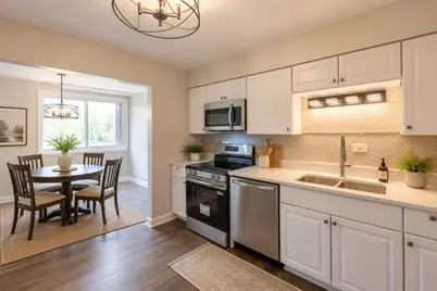 450 Raintree Court #2B, Glen Ellyn, IL 60137 - Photo 8