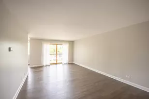 450 Raintree Ct, Glen Ellyn, IL 60137 - Photo 2