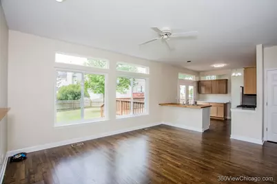 305 W Applegate Court, Round Lake, IL 60073 - Photo 12
