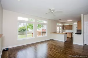 305 W Applegate Ct, Round Lake, IL 60073 - Photo 12