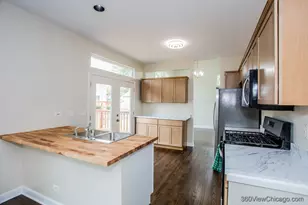 305 W Applegate Ct, Round Lake, IL 60073 - Photo 6
