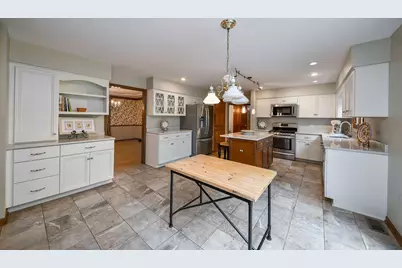 2324 Kalamazoo Drive, Naperville, IL 60565 - Photo 8