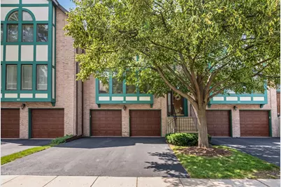 909 W Essex Place, Arlington Heights, IL 60004 - Photo 2