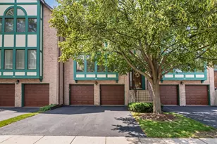 909 W Essex Pl, Arlington Heights, IL 60004 - Photo 2