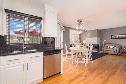 909 W Essex Place, Arlington Heights, IL 60004 - Photo 10