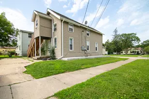 592 N Dearborn Ave, Kankakee, IL 60901 - Photo 2