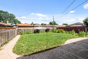 11109 S Ave J, Chicago, IL 60617 - Photo 18