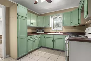 301 Grand Ave, Loves Park, IL 61111 - Photo 10