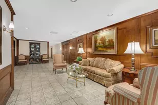 453 Raintree Dr, Glen Ellyn, IL 60137 - Photo 4