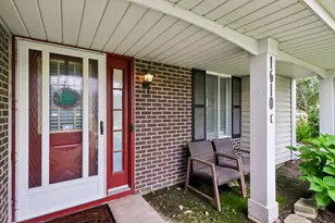 1610 Durham Ct, Darien, IL 60561 - Photo 2