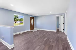 55 Alameda Dr, Carpentersville, IL 60110 - Photo 4