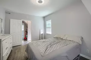1957 E 72nd St, Chicago, IL 60649 - Photo 16