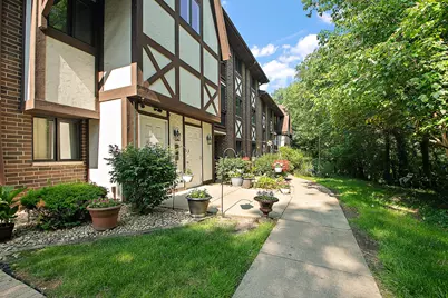 8425 W 95th Street #27, Hickory Hills, IL 60457 - Photo 2
