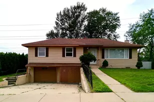2021 Leness Ln, Crest Hill, IL 60403 - Photo 2