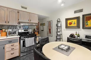 7030 N Ionia Ave, Chicago, IL 60646 - Photo 10