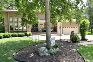 4 Stonegate Ridge, Bourbonnais, IL 60914 - Photo 2