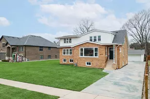 8110 Lockwood Ave, Burbank, IL 60459 - Photo 2
