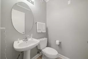 201 N Westshore Dr, Chicago, IL 60601 - Photo 16