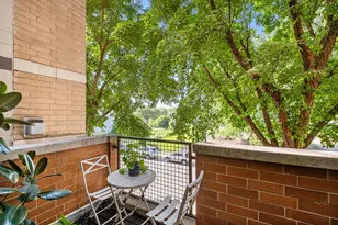 2442 W Madison St, Chicago, IL 60612 - Photo 24