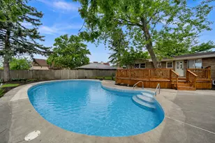 3245 S Manor Dr, Lansing, IL 60438 - Photo 6