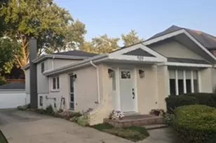 909 S Dryden Pl, Arlington Heights, IL 60005 - Photo 1