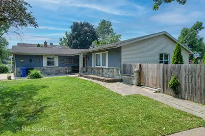 1100 S Cherrywood Drive S, Mount Prospect, IL 60056 - Photo 2