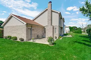 18623 Augusta Ln, Hazel Crest, IL 60429 - Photo 2