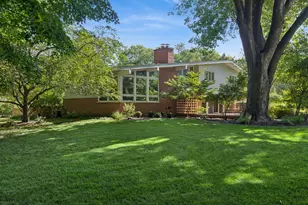 888 Country Club Rd, Crystal Lake, IL 60014 - Photo 4