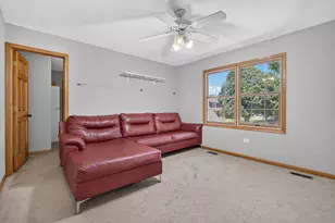 938 Stonehaven Ct, Elgin, IL 60124 - Photo 34