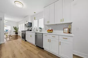 8801 S Clyde Ave, Chicago, IL 60617 - Photo 8