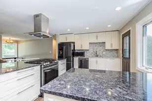 245 Montclare Ln, Wood Dale, IL 60191 - Photo 8