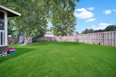 4245 Peartree Drive, Lake in the Hills, IL 60156 - Photo 22