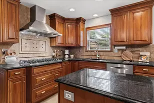 1325 Deerfield Ln, Bartlett, IL 60103 - Photo 6