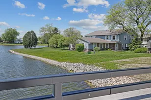 784 Leicester Rd, Elk Grove Village, IL 60007 - Photo 2