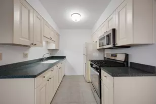 784 Leicester Rd, Elk Grove Village, IL 60007 - Photo 10
