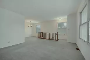 784 Leicester Rd, Elk Grove Village, IL 60007 - Photo 6