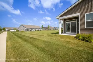 930 Fitzwilliam Wy, North Aurora, IL 60542 - Photo 4