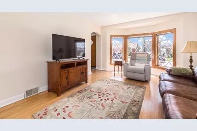 5950 W Foster Avenue, Chicago, IL 60630 - Photo 2