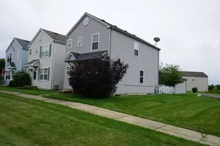 2017 Grayhawk Dr, Aurora, IL 60503 - Photo 2