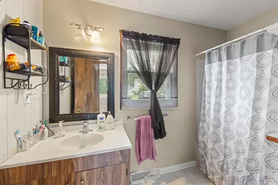 221 Castle Street, Sandwich, IL 60548 - Photo 12
