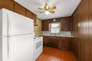 221 Castle St, Sandwich, IL 60548 - Photo 16