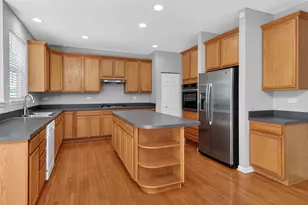 607 Mansfield Way, Oswego, IL 60543 - Photo 8
