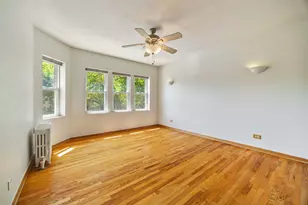 3548 W Belle Plaine Ave, Chicago, IL 60618 - Photo 2