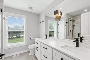 634 Indian Path Rd, Grayslake, IL 60030 - Photo 14