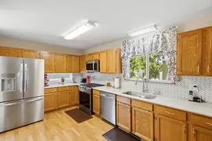 14 W Country Walk Dr, Round Lake Beach, IL 60073 - Photo 12