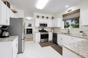 1819 Krowka Dr, Des Plaines, IL 60018 - Photo 8