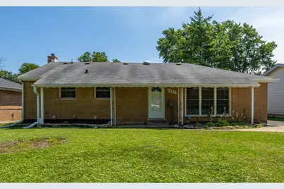 425 S Clarendon Avenue, Addison, IL 60101 - Photo 2