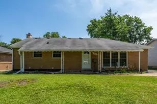 425 S Clarendon Ave, Addison, IL 60101 - Photo 2