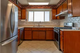 425 S Clarendon Ave, Addison, IL 60101 - Photo 8